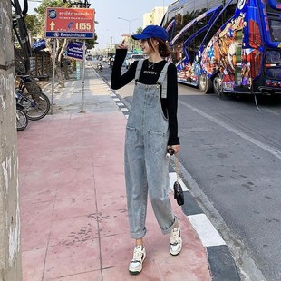 小个子背带裤女春秋2021年新款减龄大码洋气阔腿九分牛仔连体裤子