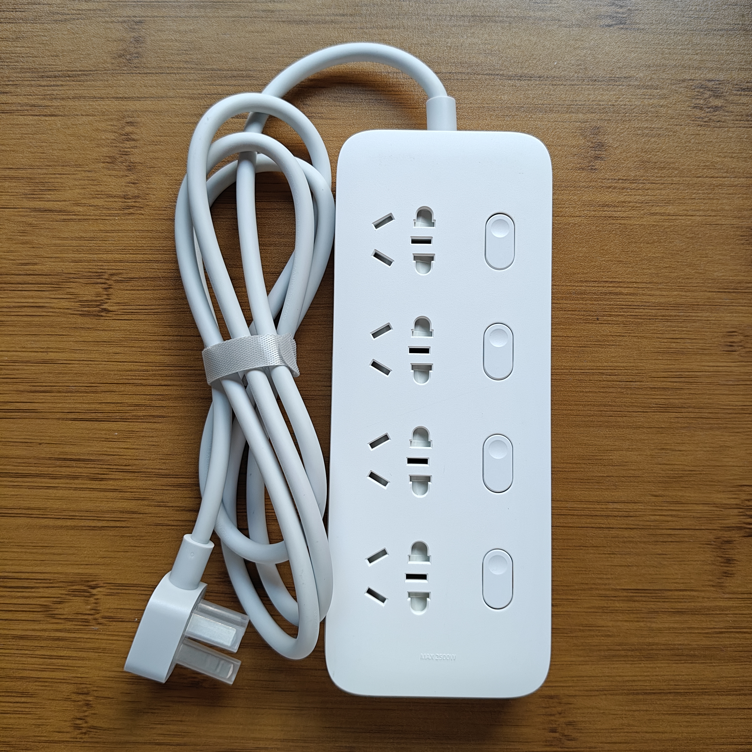 青米接线板插线板四位独立开关1.8米插排库存处理