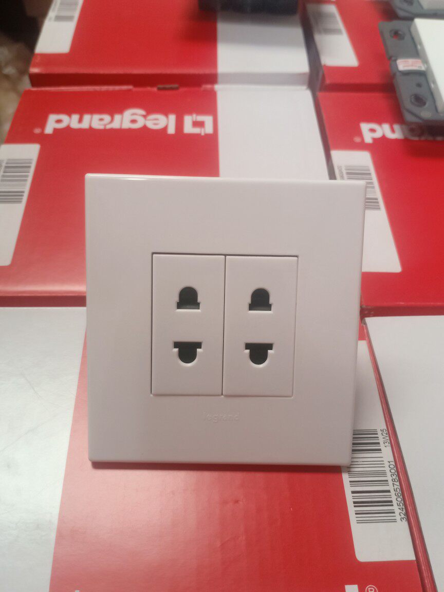 TCL罗格朗开关插座奥特陶瓷白四孔二位两扁孔插座墙壁电源面板86