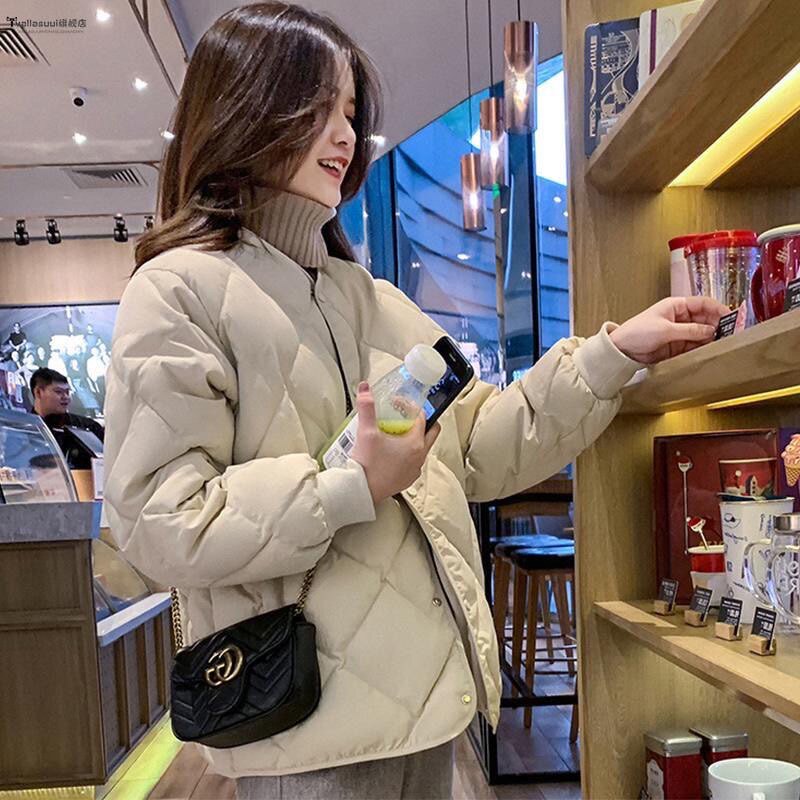 林木飞羽绒服2026新款春季短款菱形格圆领时尚白鸭绒显瘦外套韩版