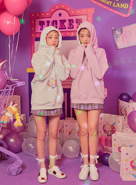 【4折现】絮小饼韩国代购 chuu 草莓牛奶leegong合作款卫衣