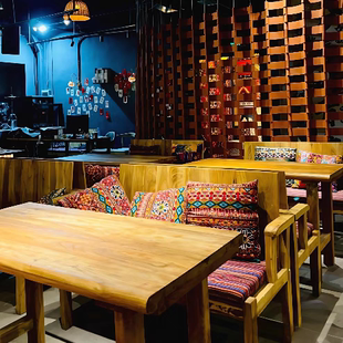 老榆木民谣集桌椅酒吧成都小酒馆桌椅实木卡座沙发东南亚风情家具