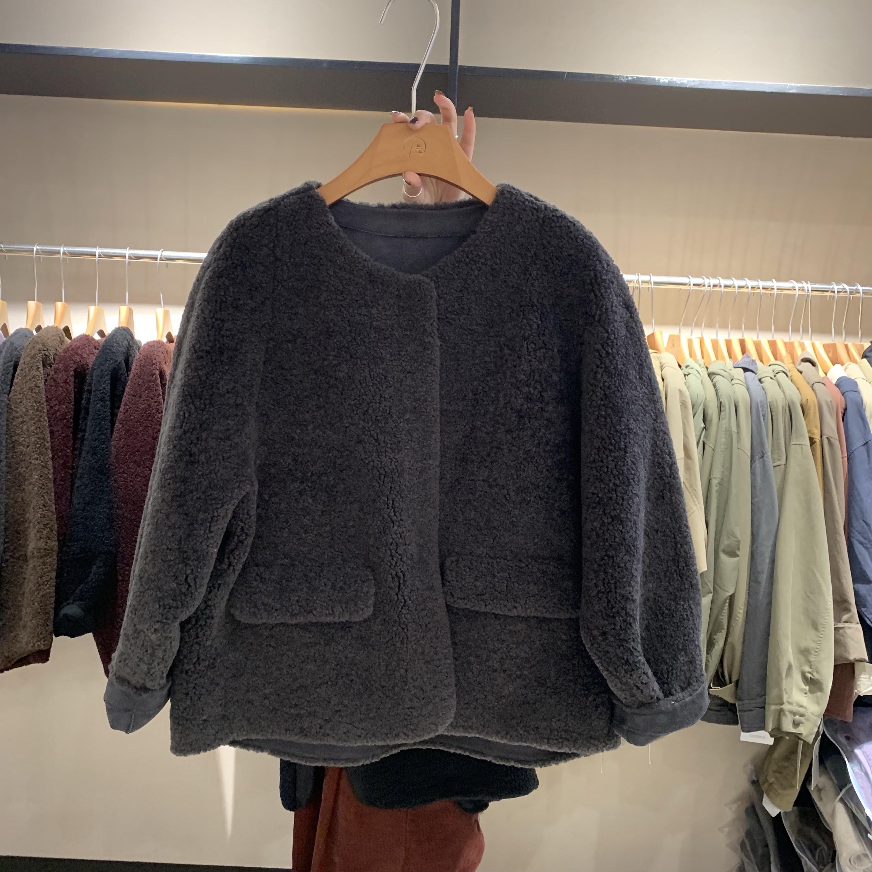 D壹86336韩版新品皮毛一体宽松圆领加厚外套女慵懒短款秋冬外套