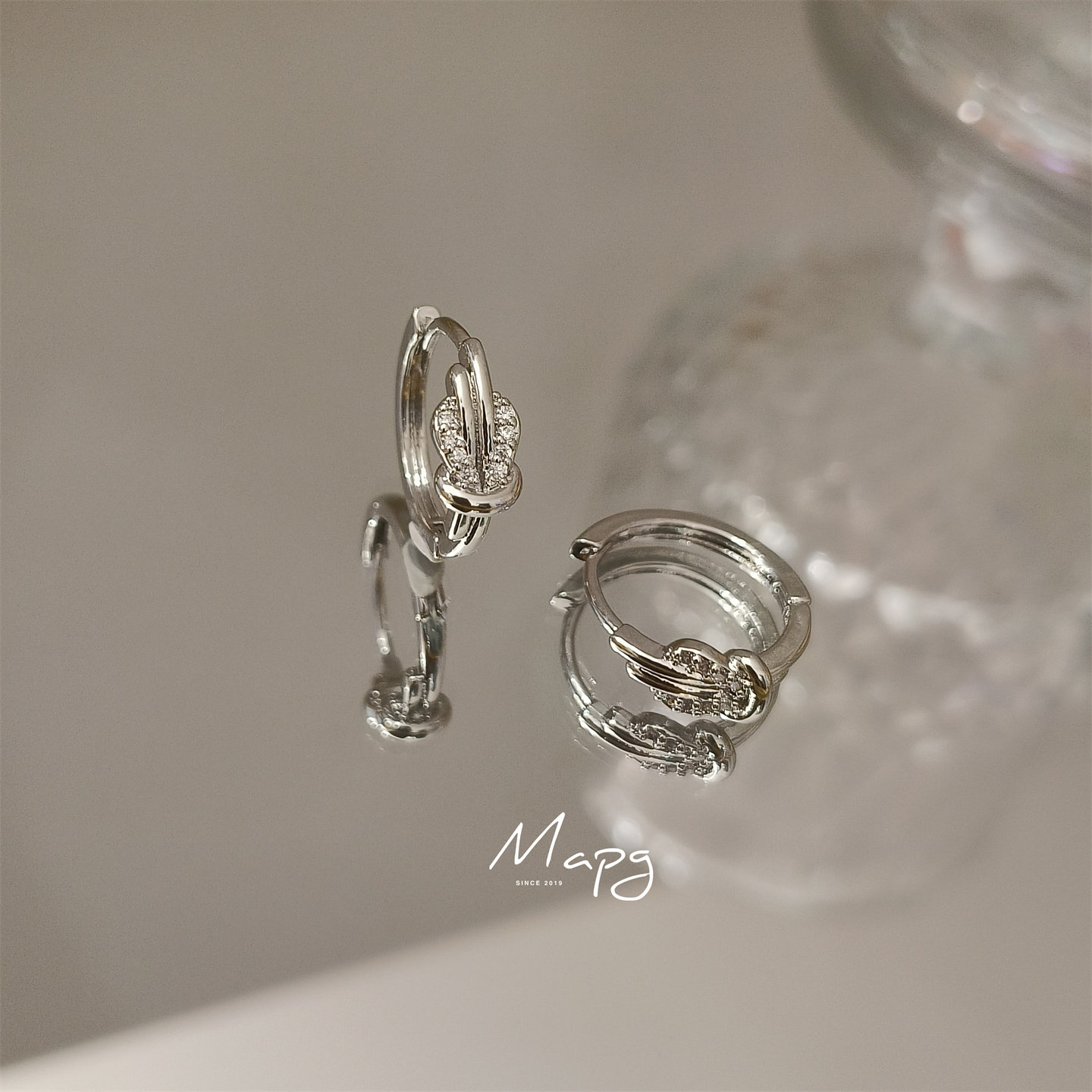 小巧简约缠绕打结耳环