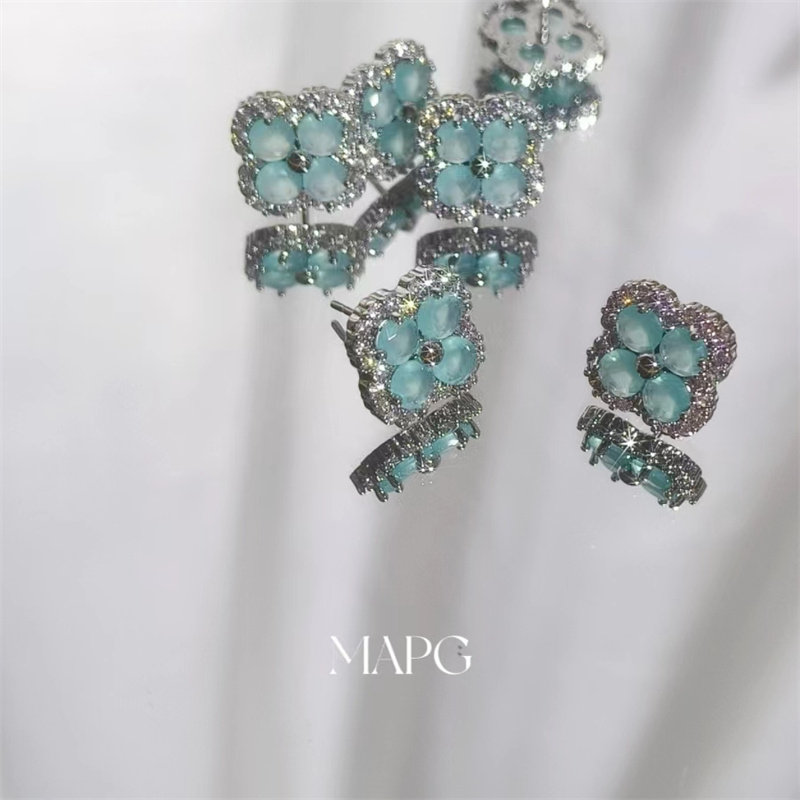 mapg【一抹冰川蓝】四叶花朵耳钉通透蒂芙尼蓝高级感通勤耳饰耳环