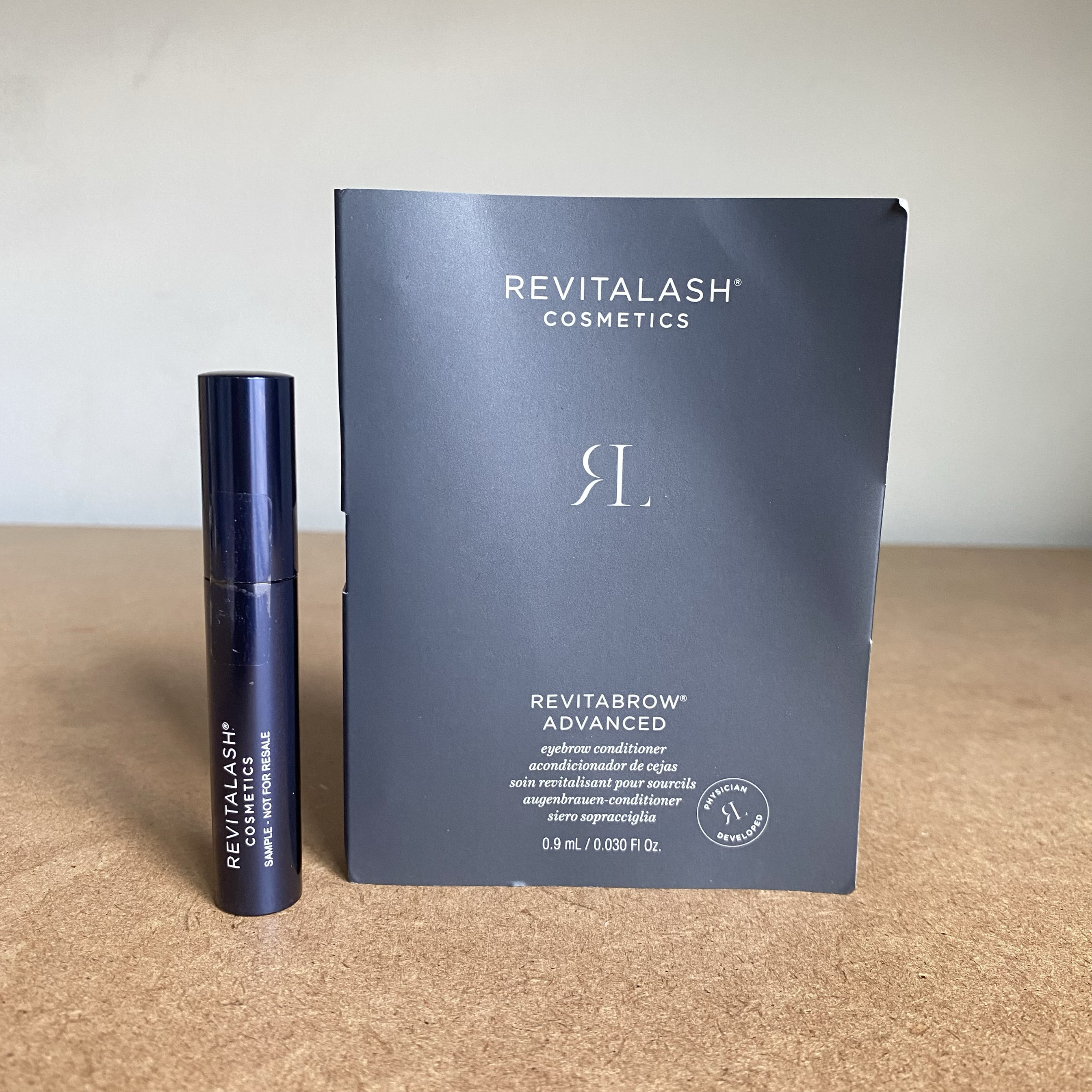 章小蕙力推｜美国瑞瓦德REVITALASH眉毛浓密增长液精华 0.9ml小样
