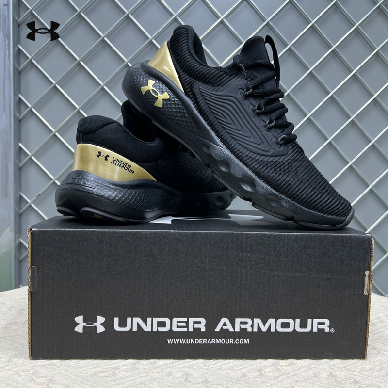 安德玛轻便男子运动跑步鞋