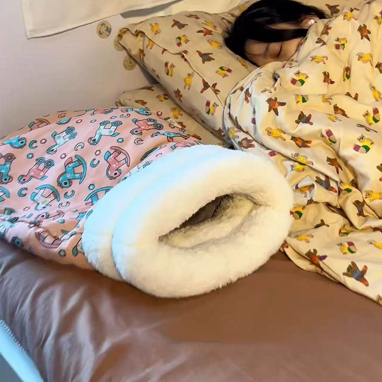 封闭式保暖猫窝羊羔绒睡袋