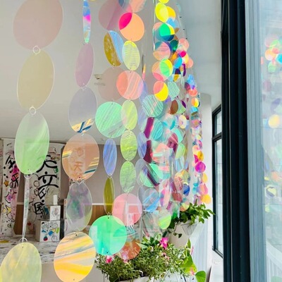 炫彩亚克力镭射圆片｜幼儿园走廊