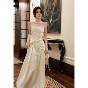 【典雅莫兰】法式缎面白色吊带连衣裙褶皱气质不规则礼服
