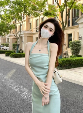 纯欲绿色挂脖吊带连衣裙女夏质感高级感法式收腰包臀长裙气质裙子