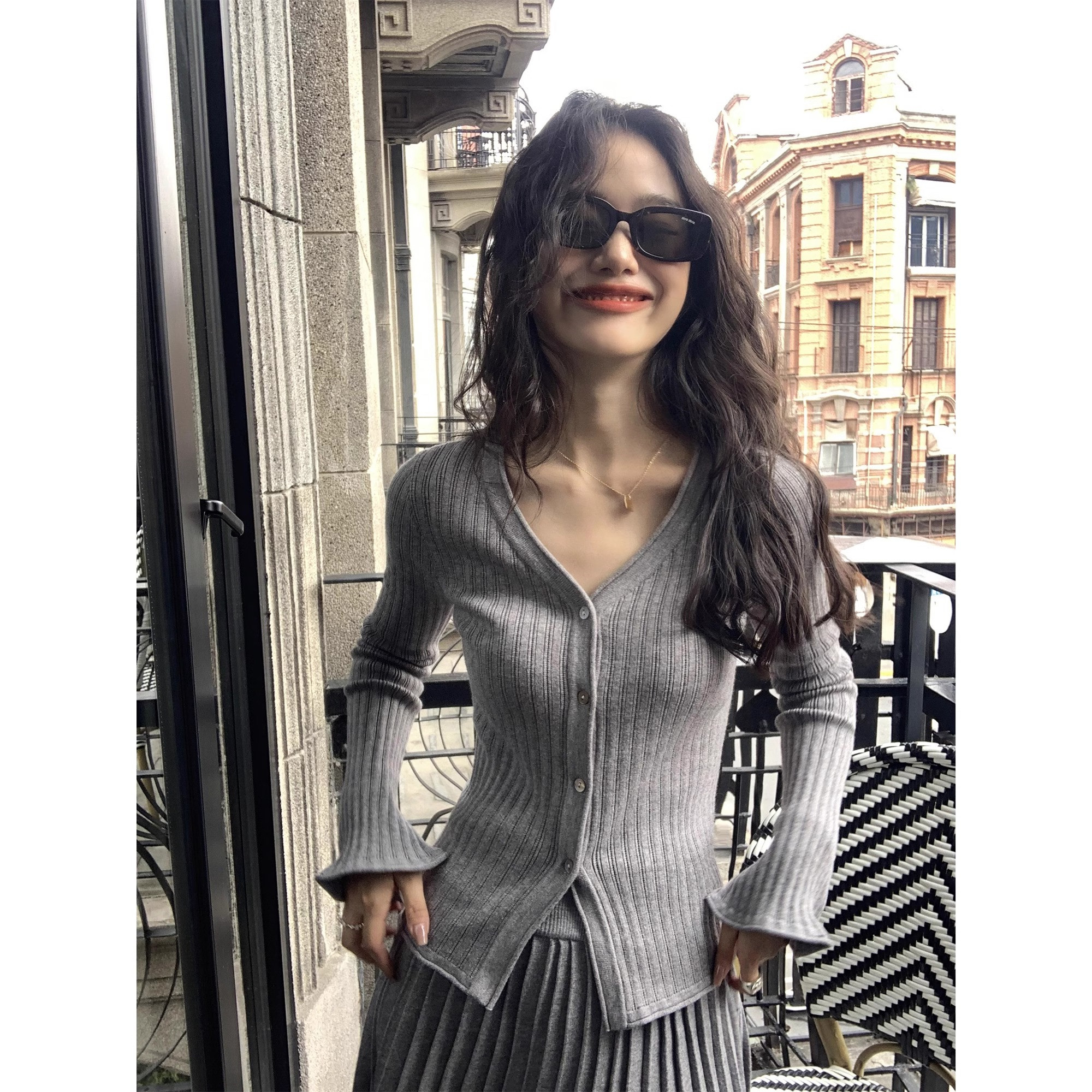 长袖v领针织开衫女秋喇叭袖上衣内搭修身气质百搭打底衫