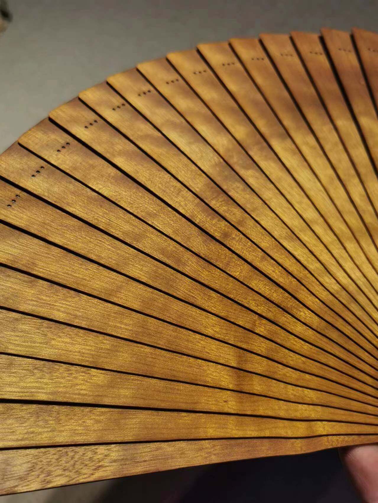 황금 난무 작은 잎 ZHENNAN 약용 향기 오래된 재료 SU 팬 중국 스타일 수제 물 파문 한 가지 그림 공예품