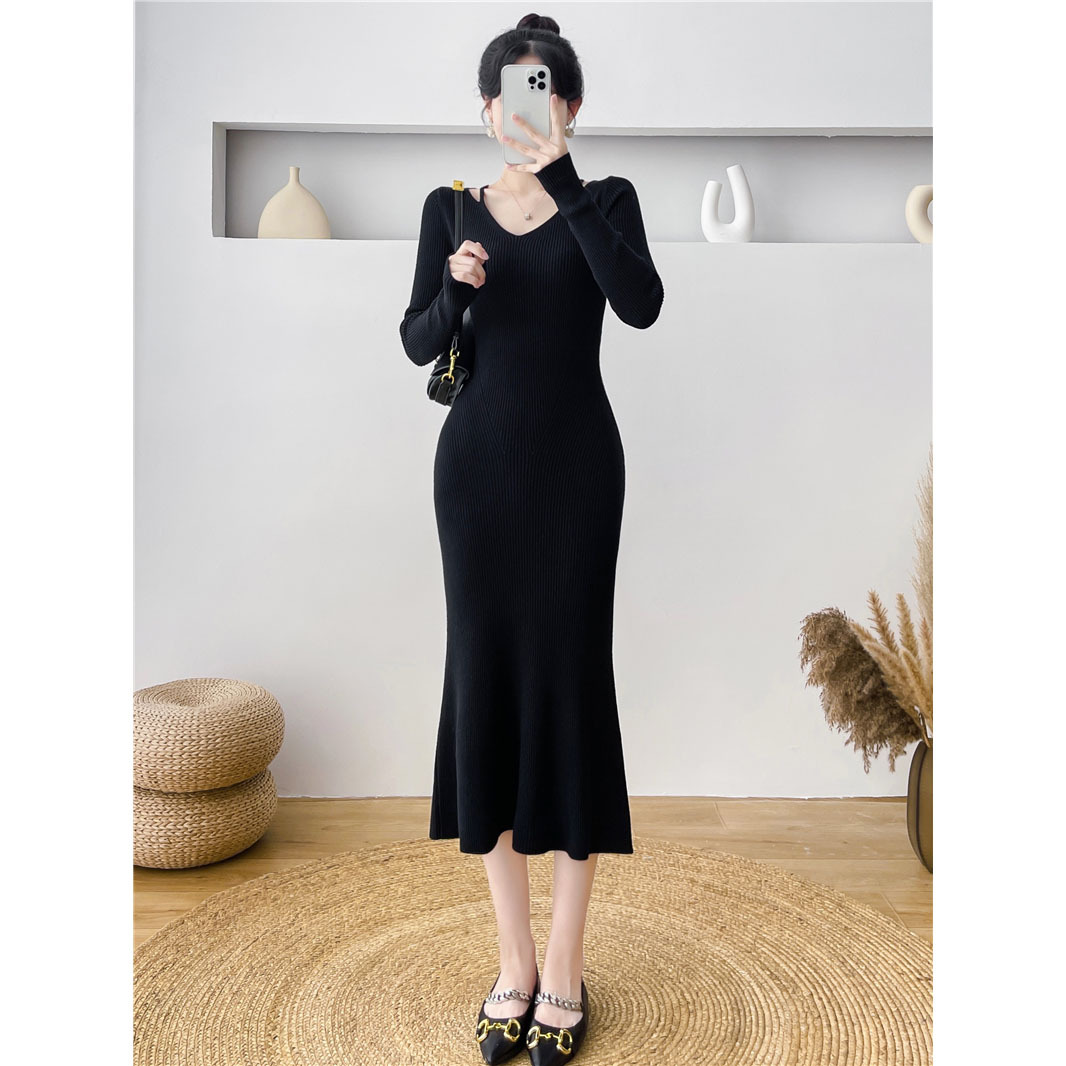 促销气质修身针织连衣裙女秋冬内搭毛衣裙设计感法式显瘦包臀裙