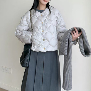 羽绒服2025新款冬季女款外套短款冬装轻薄女式高级感平湖大码