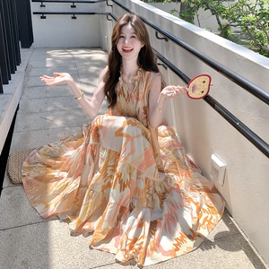 碎花无袖连衣裙女夏2025新款流行巨好看超火爆款度假风法式长裙图片