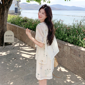 米杏色刺绣上衣短裤两件套女夏季超火独特绝美高级感巨好看一整套图片