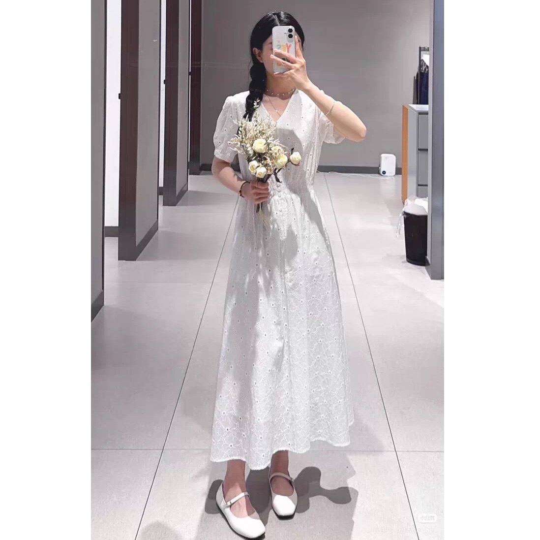 连衣裙 V领纽扣门襟松紧腰双口袋镂空花朵刺绣简约气质连衣裙0.51