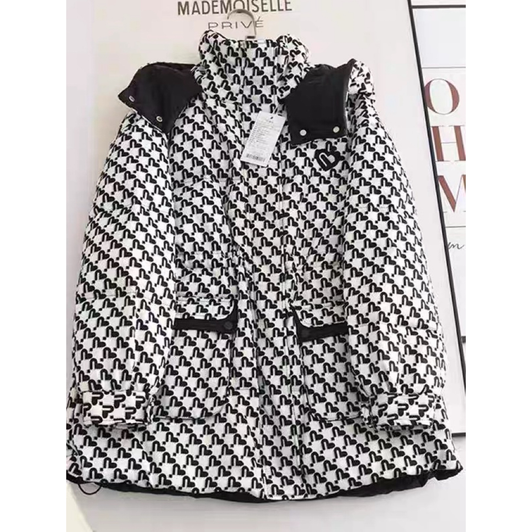 满印印花爱心刺绣休闲百搭羽绒服