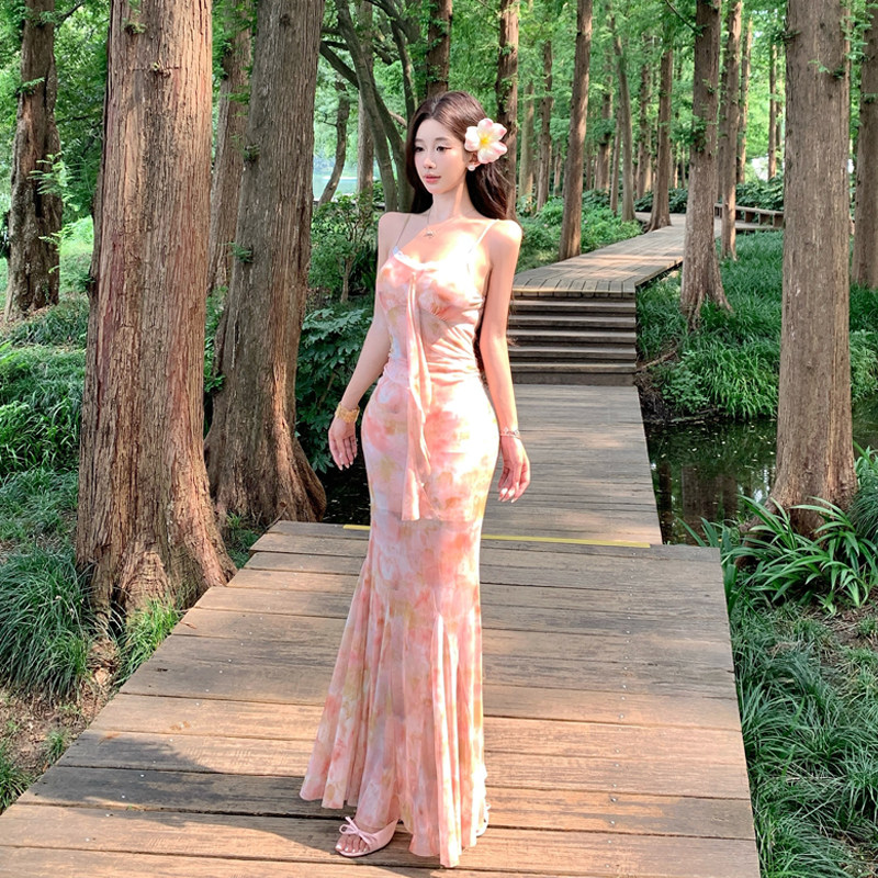 法式碎花荷叶边吊带连衣裙女夏季海边度假气质收腰绝美鱼尾长裙子