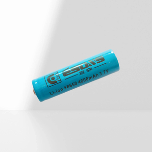 蓝色 宜森18650锂电池 4800毫安 可充电 强光手电用 3.7V