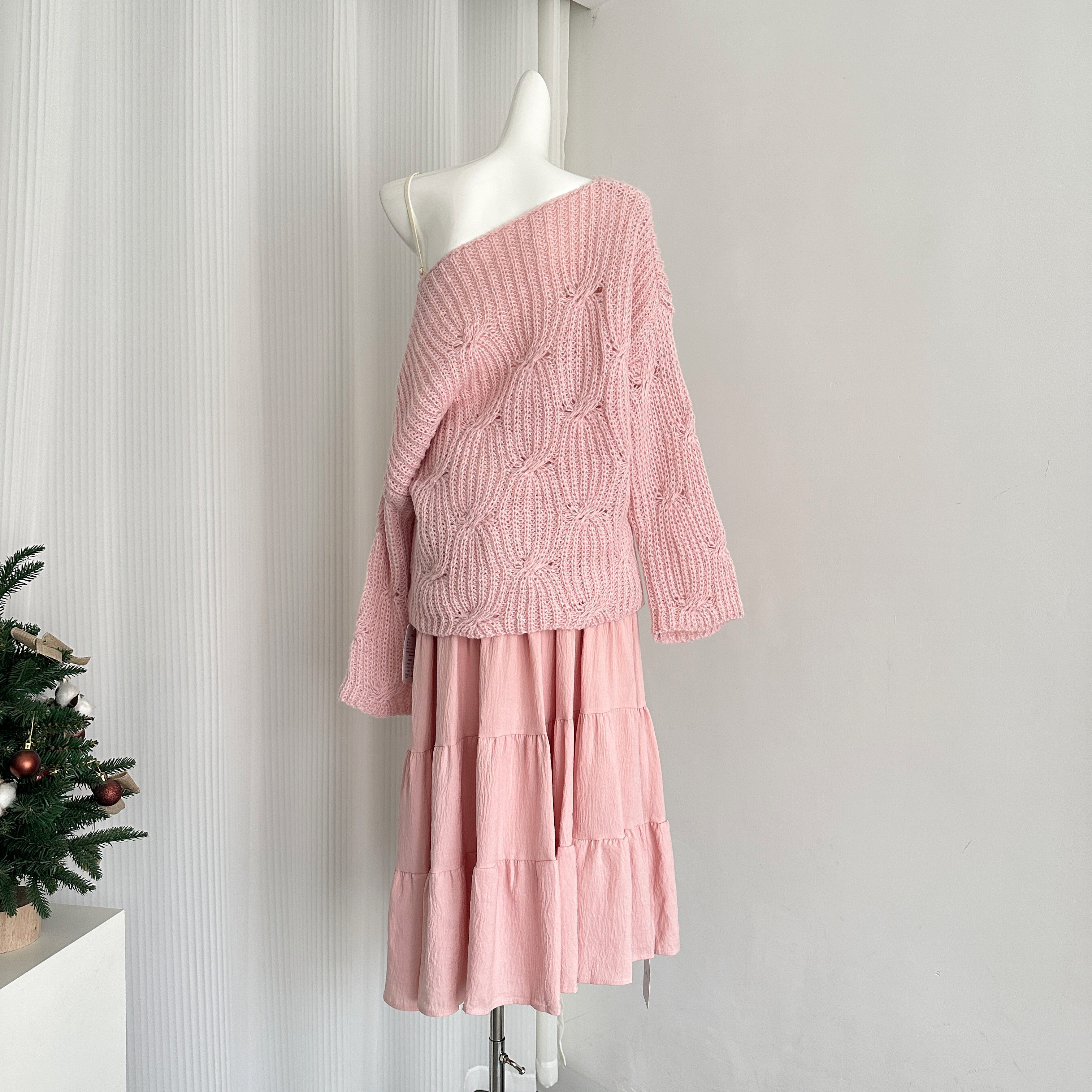 YOUNI HOMEMADE LOVE ADVENT AUTUMN 2024 SUIT WOMENS LAZY V-NECK SWEATER + SKIRT TWO-PIECE SET