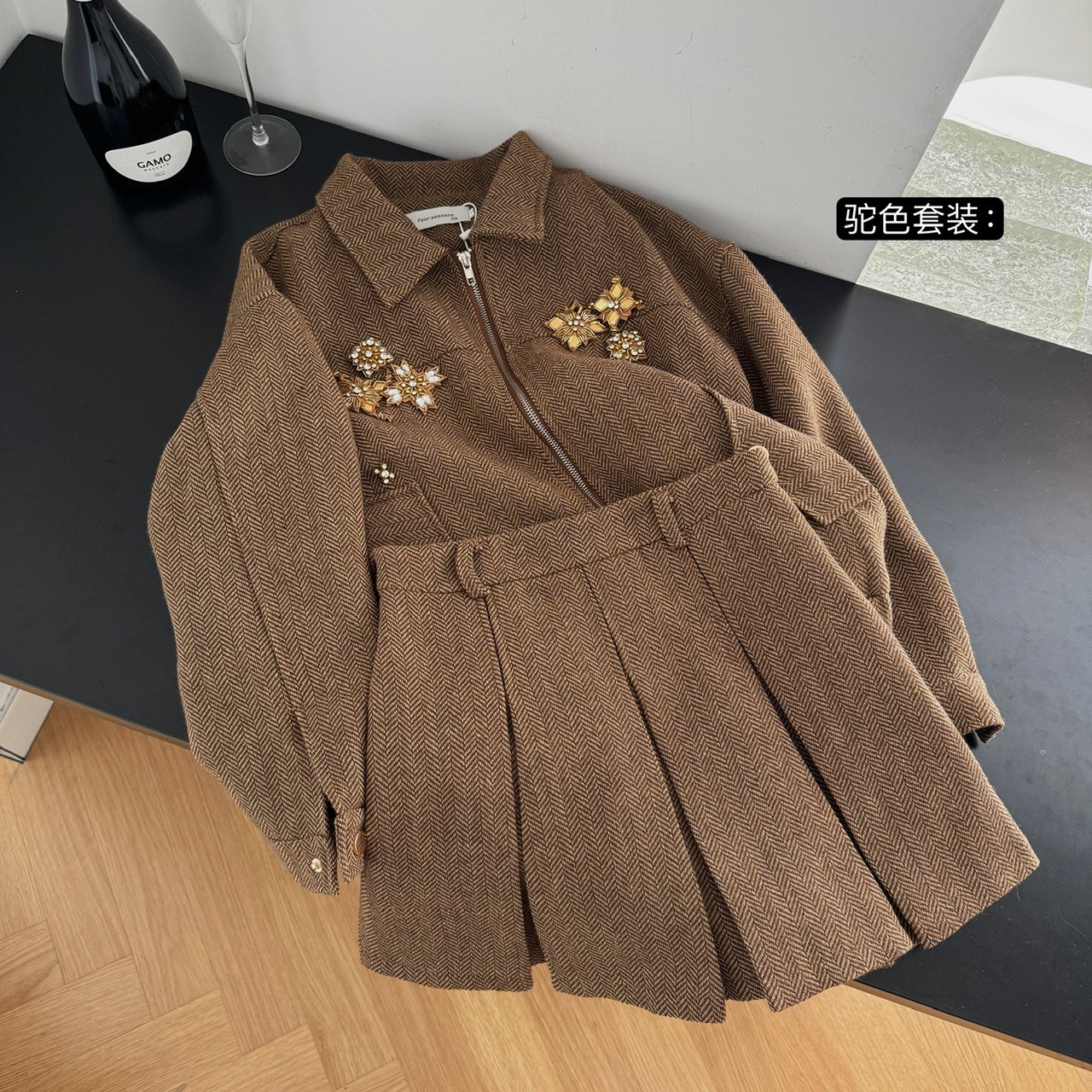 YOUNI MIU IS A MAILLARD VINTAGE CHIC HAND-STITCHED PATCH 20 WOOL LAPEL JACKET JACKET AND WOMENS SUIT SKIRT