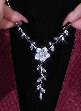 气质镶钻花朵流苏毛衣链