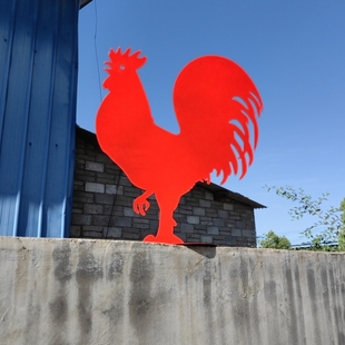 创意红色大公鸡雕塑农场金属摆件盆栽装 饰 饰户外花园篱笆木桩装