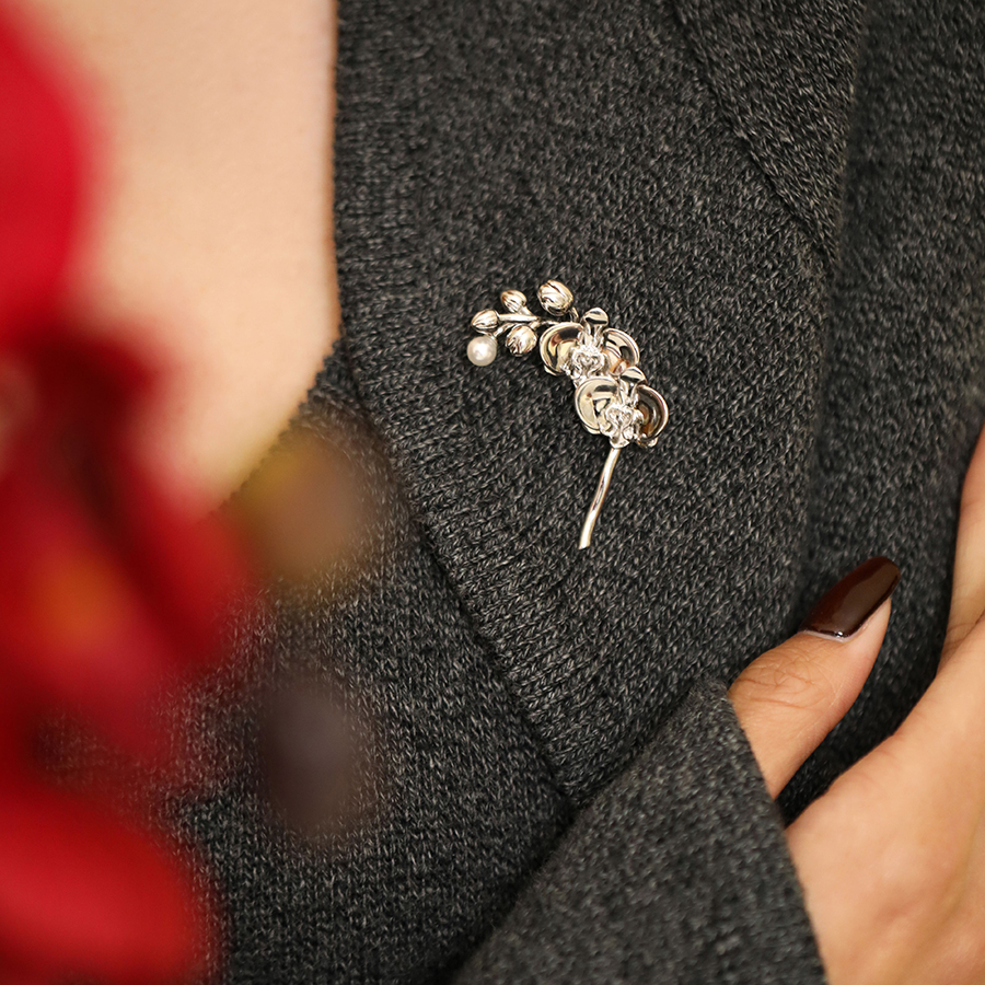 《蝴蝶兰》原创设计复古小众新中式高级天然珍珠纯银胸针女白金色