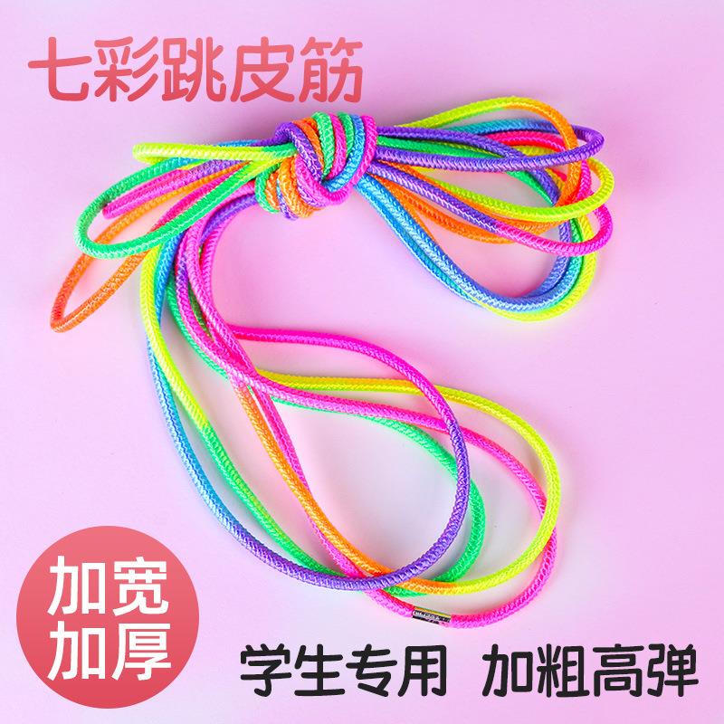 跳皮筋女孩集体多人长跳绳学生玩