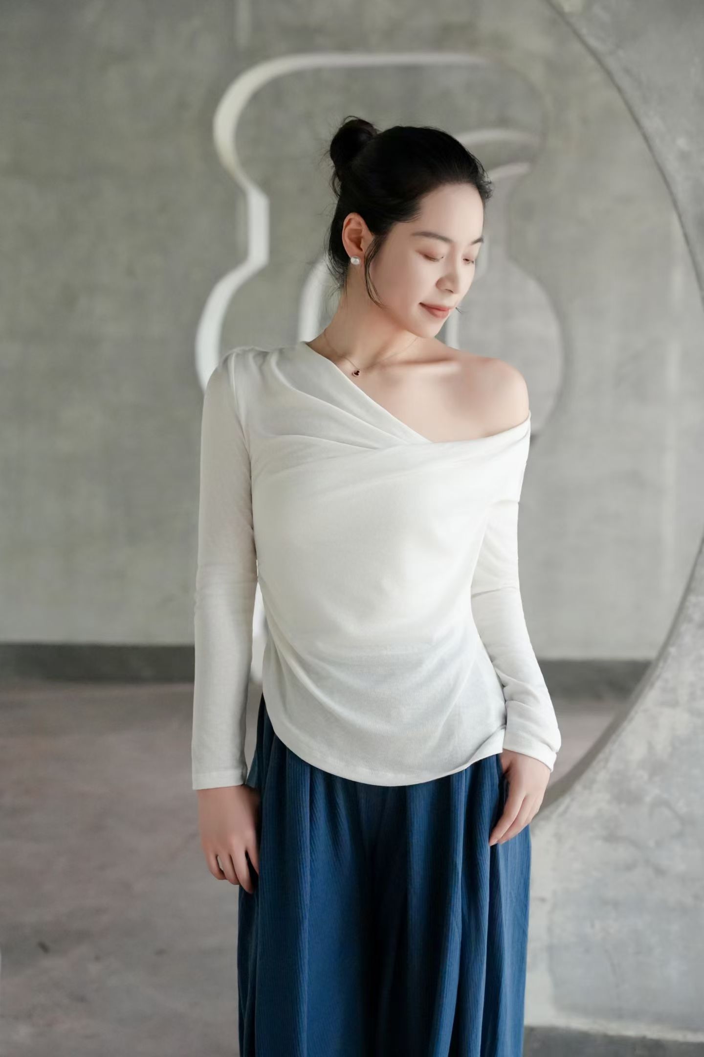 DIVINA BLU迪唯纳亚麻天丝混纺V领长袖t恤女士轻熟优雅风褶皱上衣
