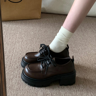 棕色复古英伦风系带小皮鞋