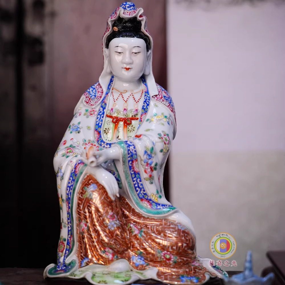 唐英风格粉彩万花观音菩萨瓷塑