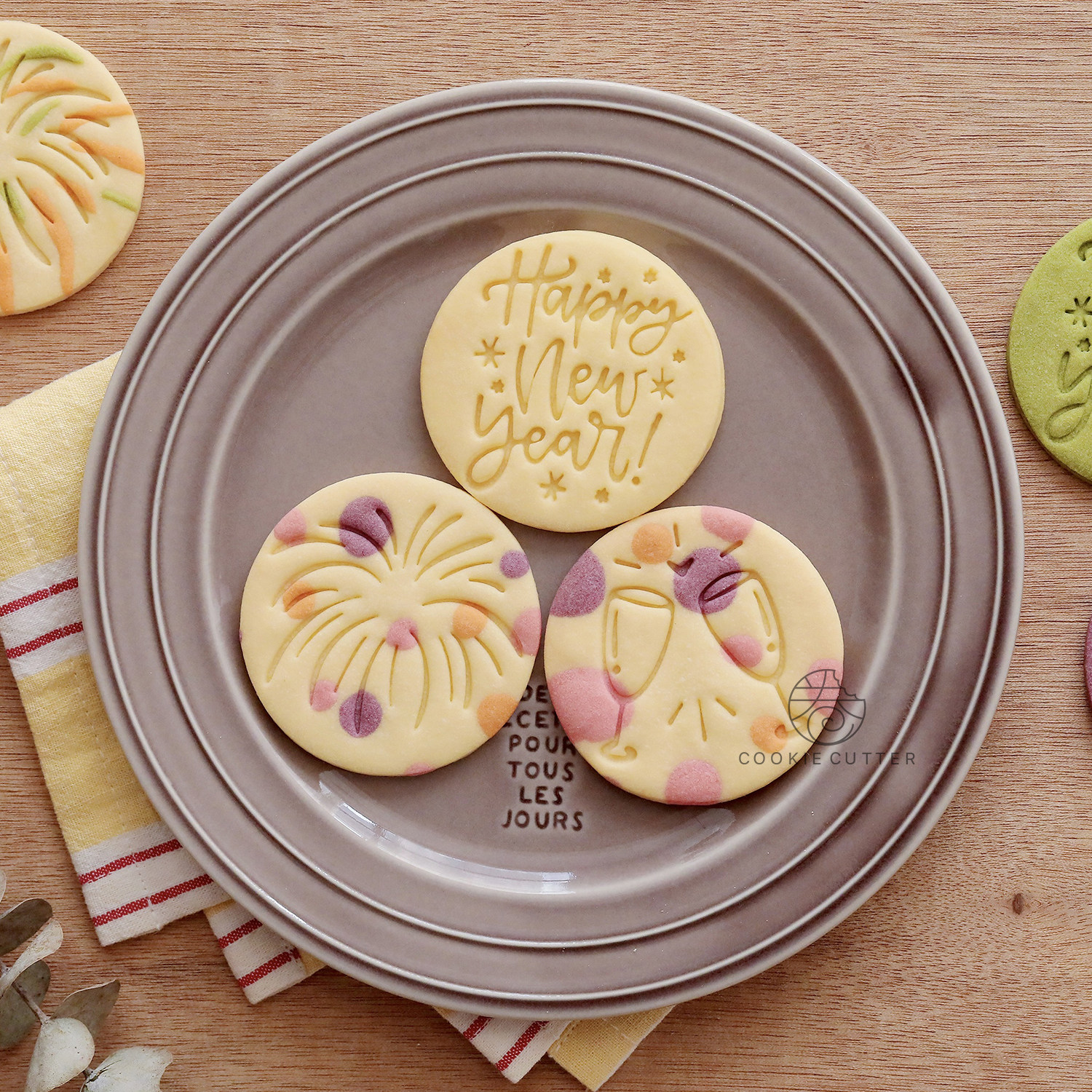 圆形英文新年快乐饼干模具 卡通喜庆春节烟花酒杯喜饼曲奇手u压模
