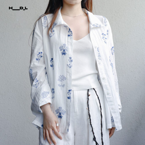 胡可的买手店 HDL Aootcor蓝色刺绣小花V领衬衫