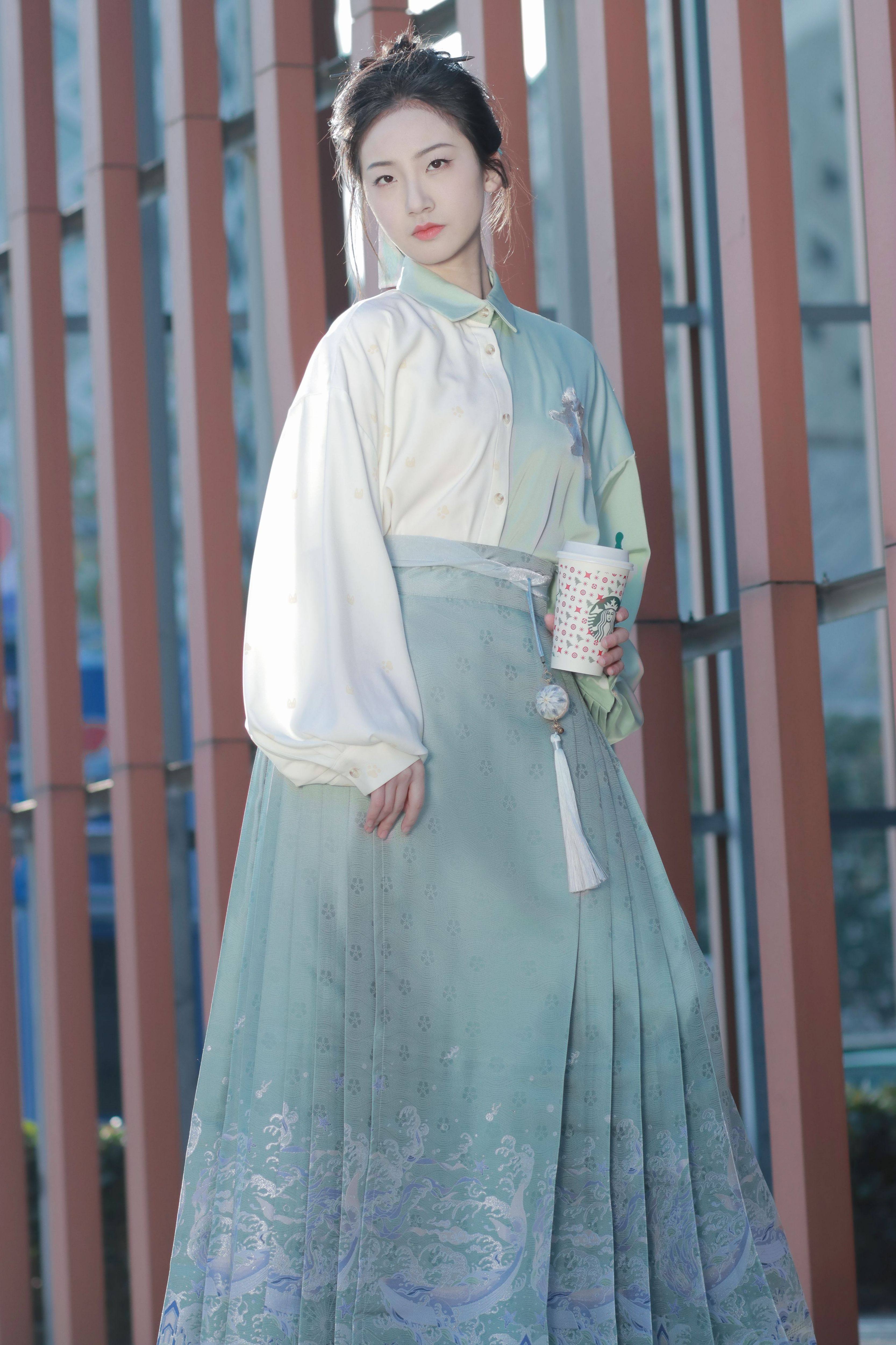 司制御品-售罄展示-2023限定鲸落仿妆花织银明制马面裙梯形褶藏褶