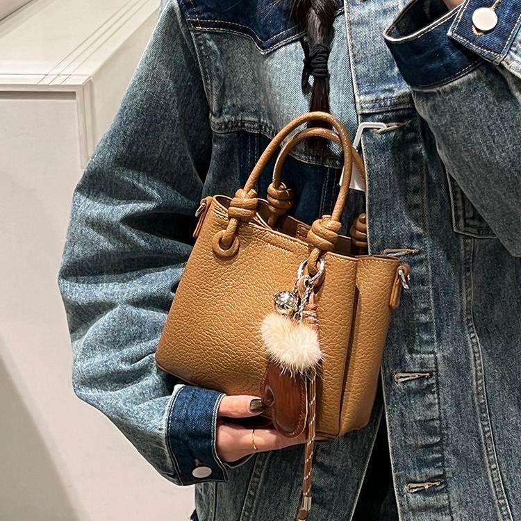 高级感多隔层通勤包2024冬季新款上班杂物小拎包单肩斜挎女小包包