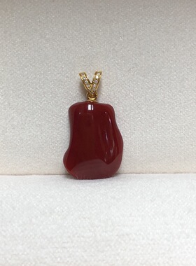 七宝珊瑚：服饰百搭吊坠，18k金南非钻石镶嵌，形状精美