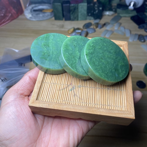 保真和田玉碧玉山料青海料烟紫翠青原石练手料手镯芯平安扣原材料