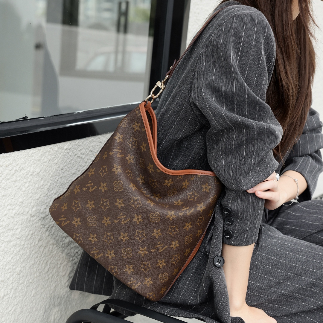 优草坊正品女包2025新款老花水桶包小众设计原创高级感轻奢时尚包