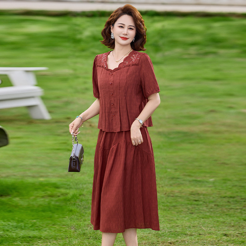 妈妈装夏季新款中长款显瘦裙子洋气中老年女短袖刺绣假两件连衣裙