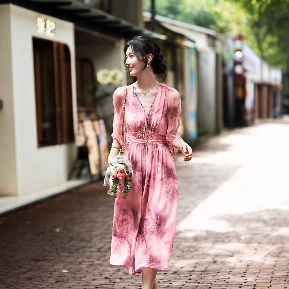 80025夏季新品女装法式V领减龄花色中长款收腰气质印花真丝连衣裙