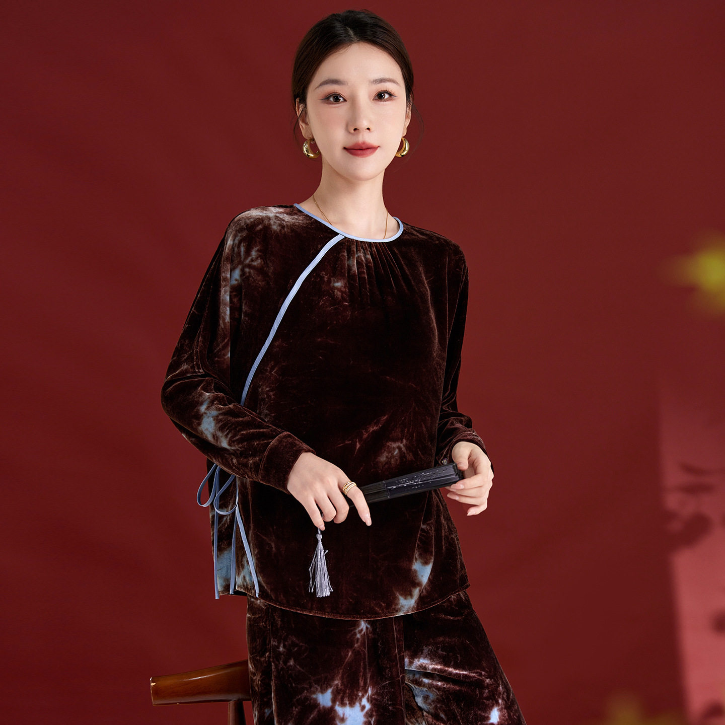名牌真丝绒烧花上衣女高级100%桑蚕丝植绒秋季显瘦圆领长袖打底衫