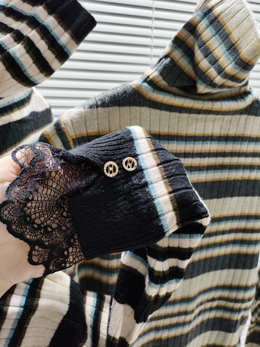 设计感蕾丝高领毛衣秋冬新款2024爆款时尚洋气堆堆领条纹打底衫女