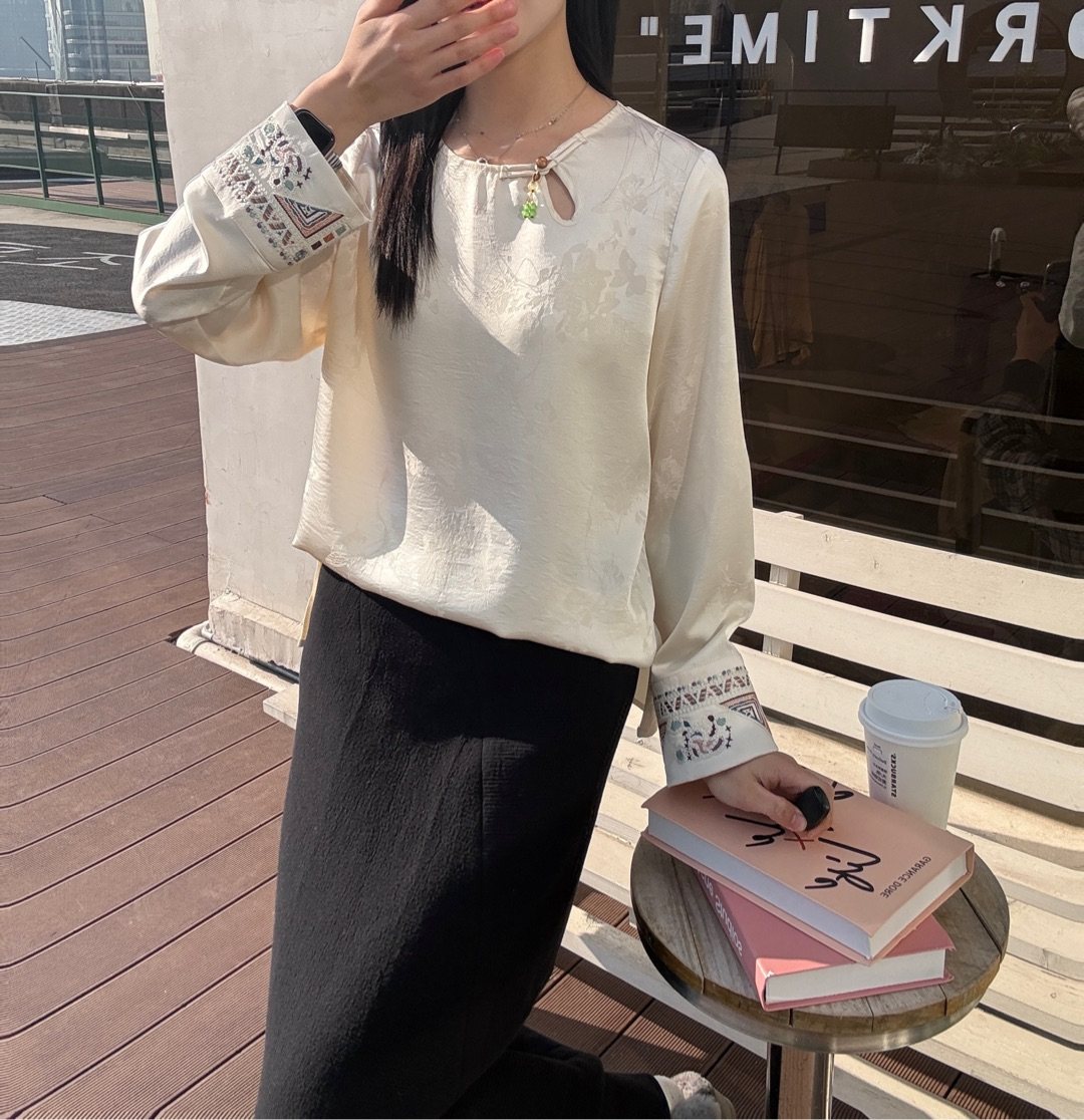 2026新款春季新中式复古国风提花刺绣衬衫女高端法式缎面宽松小衫