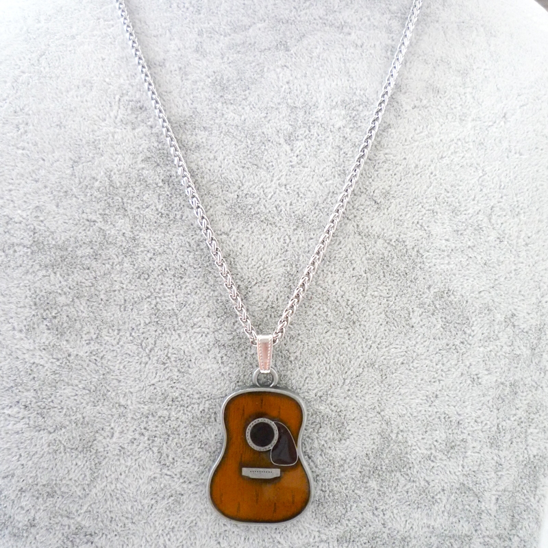 钛钢吉他项链男女学生情侣个性潮龙骨链抖音生日礼品牛皮绳子歌手