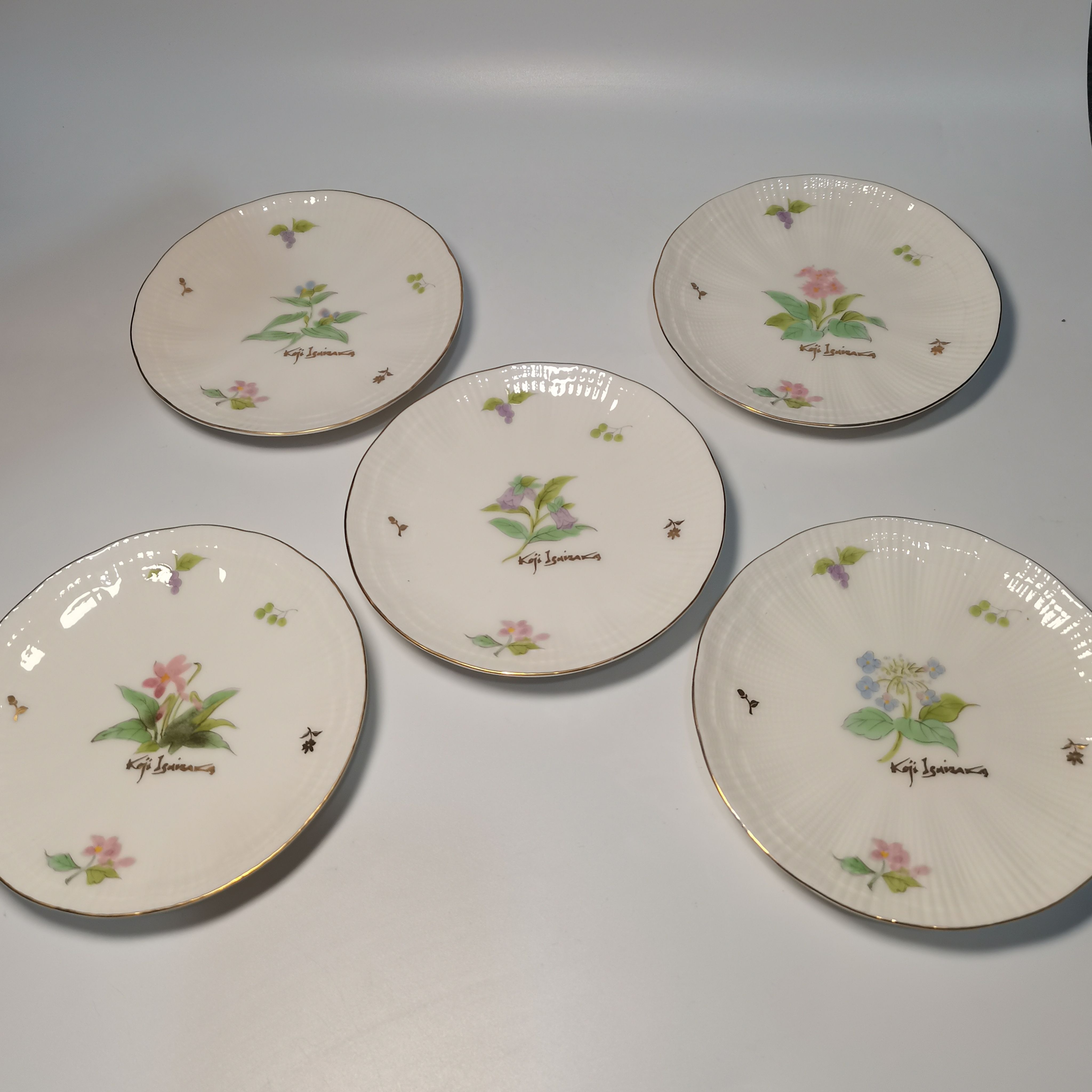 日本进口YAMAKA骨瓷甜品盘浮雕果盘法国vintage插画师联名餐具