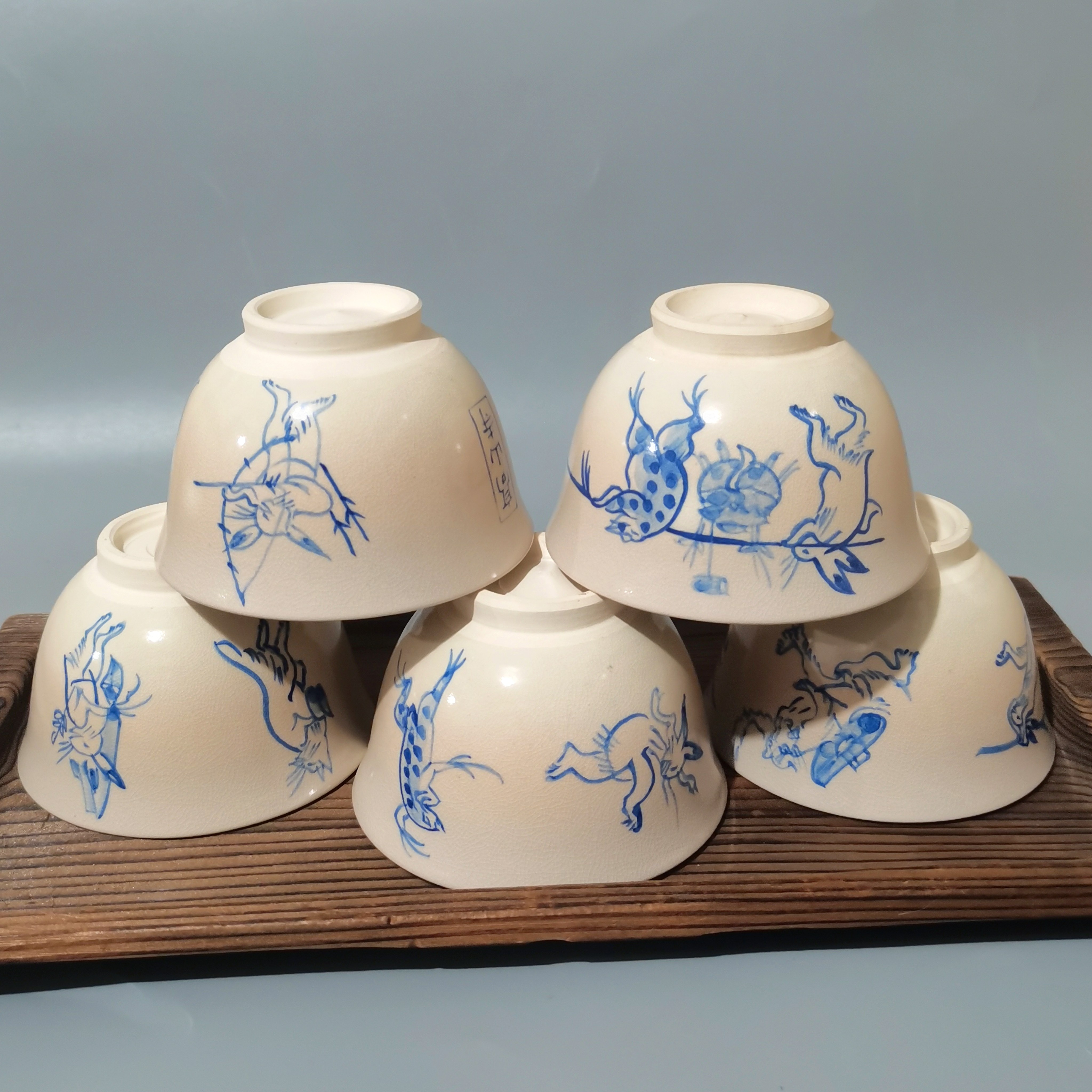 日本中古青花手绘茶杯秋烧高山寺鸟兽戏画纹饰杯子复古陶酒杯兔子