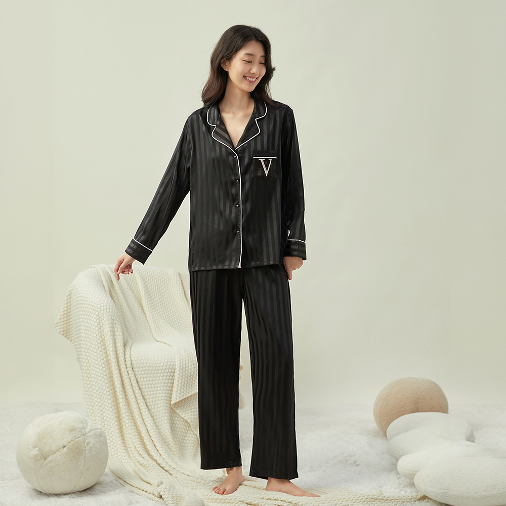 D. 검은 줄무늬, A. XS